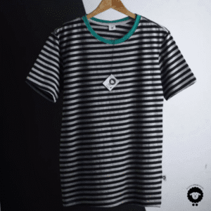 Remera de algodón manga corta rayada gris y negro